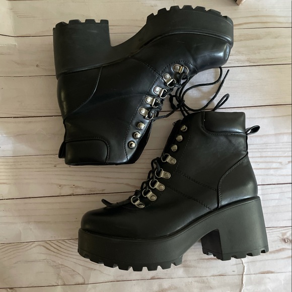 koi Shoes - Koi black platform boots
